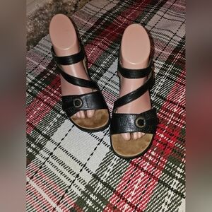 HALSA 'Cindy' Beautiful Black Leather Strappy Sandals Size 8 Pre-owned!